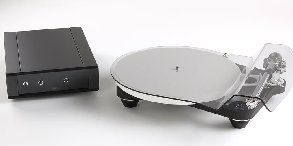 Platine vinyle Rega Planar 10 avec plateau en céramique et bras ultraléger